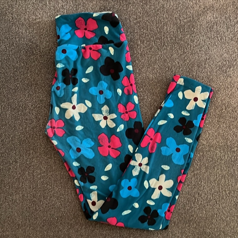 LuLaRoe Women’s Flower Print Leggings. One size.